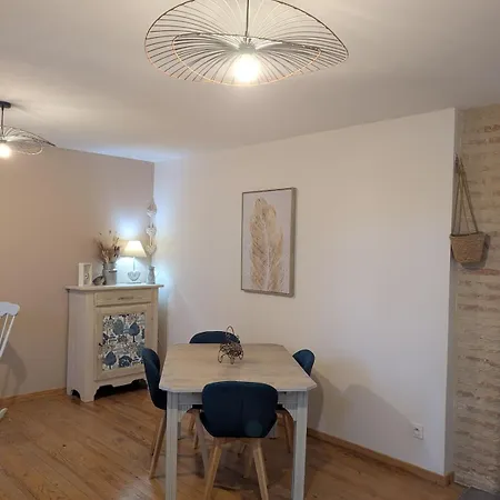 Au Petit Bonheur Apartment