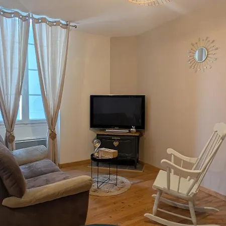 Au Petit Bonheur Apartment